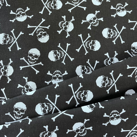 100% Cotton - Skull & Cross Bones - £6.00 Per Metre - Sold by Half Metre